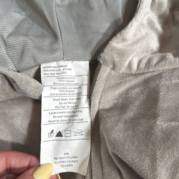 Sloth 1 piece hooded jumpsuit small/medium - Picture 9 of 9